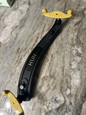 Like new KUN Violin Shoulder Rest in Black mint